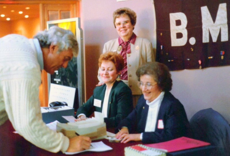 regisrationdesksusanbradmansparklebradmantersinadipietro.jpg
