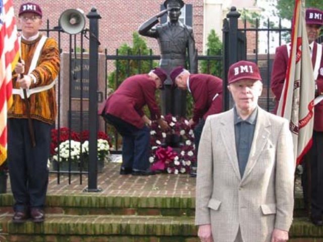 larrycapitini37angelocandelori56placewreathatcadetstatue.jpg