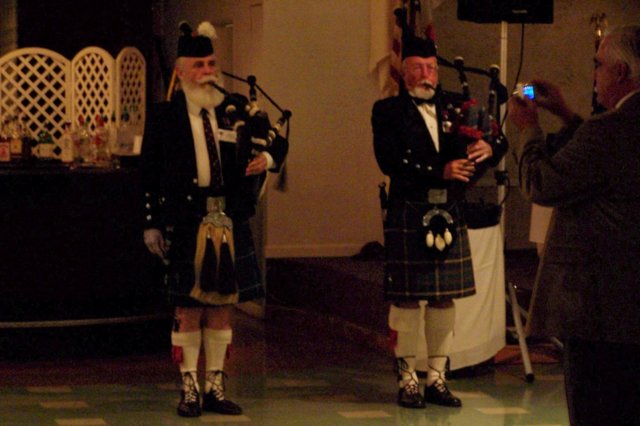 pipersplayingalmamaterjrauthur58markmanley59.jpg